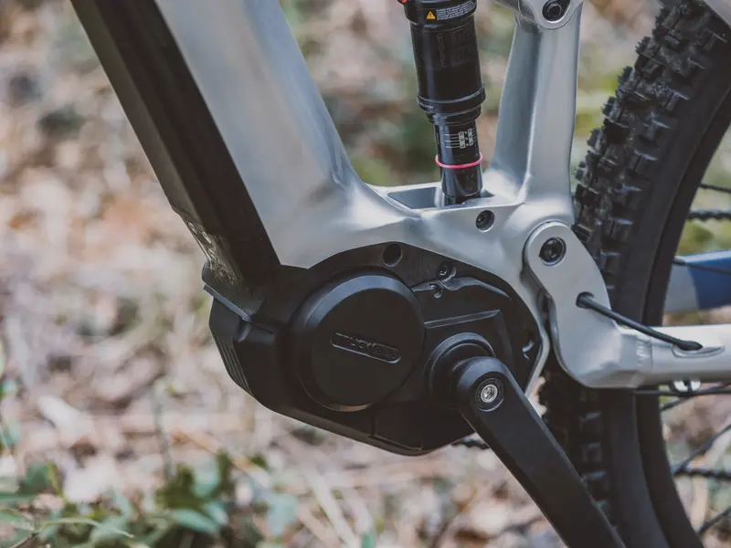 Trail Blazer — Full suspension el-MTB med 85 Nm midtermotor og 720 Wh batteri.